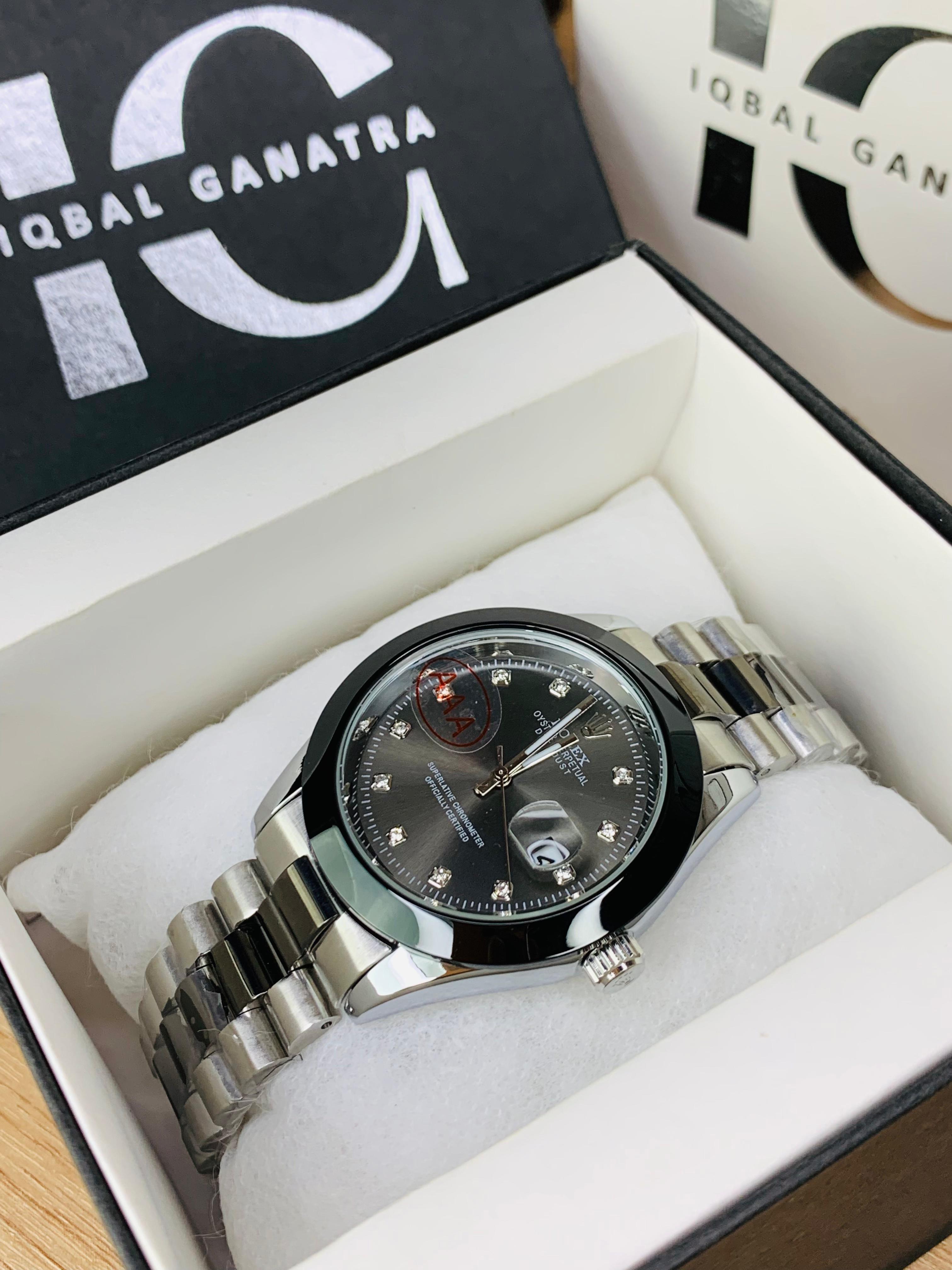 Two Tone Stone Model Dial (Black) – Luxury Men’s Watch with Date Feature & Japanese Quartz Movement