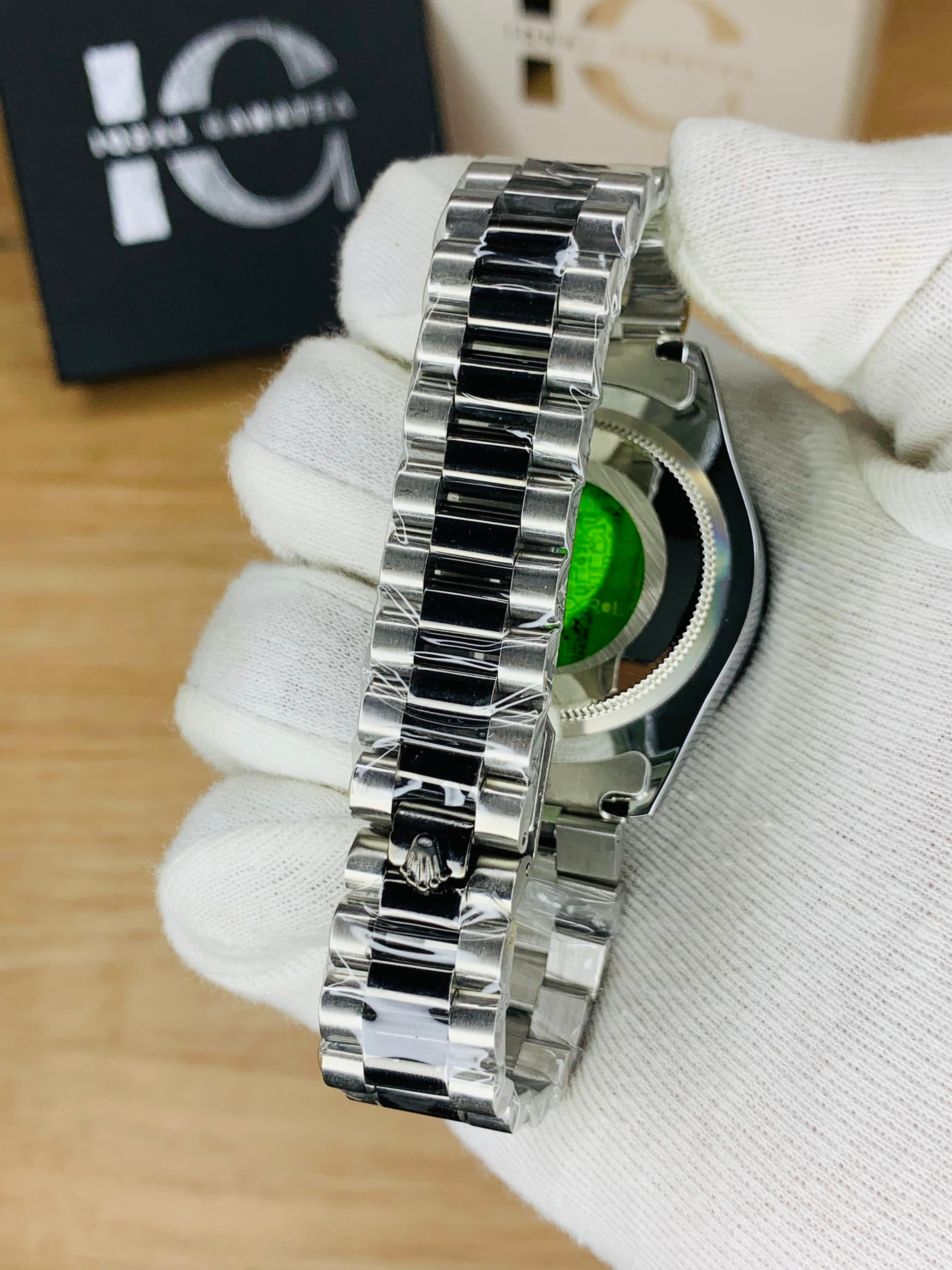 Two Tone Stone Model Dial (Black) – Luxury Men’s Watch with Date Feature & Japanese Quartz Movement